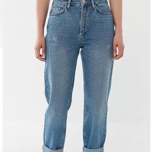 Bdg Petite HighWaisted Mom Jean Light Wash in Blue